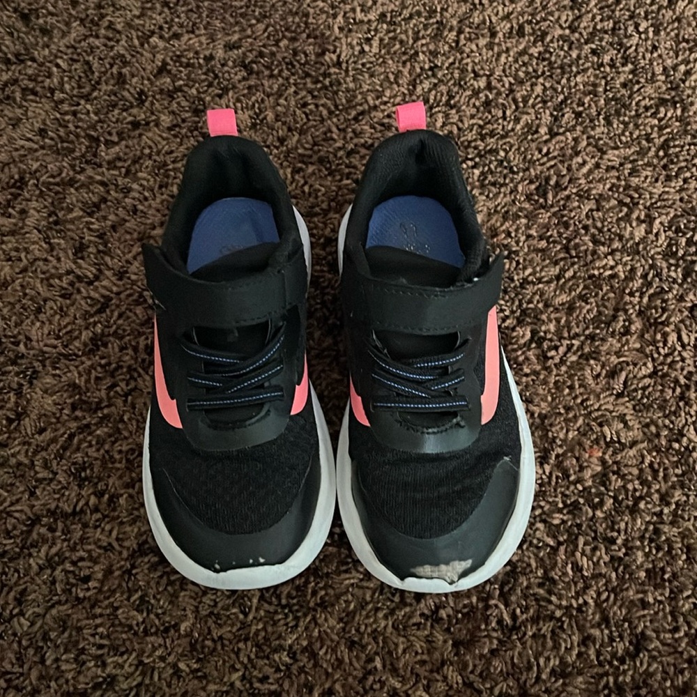 Girls sneakers